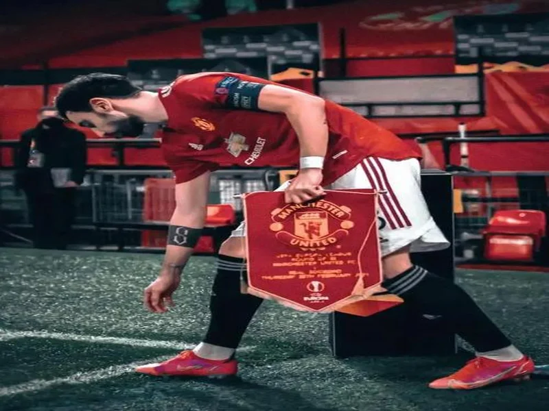 曼联官方:B费当选与热刺一役队内最佳球员